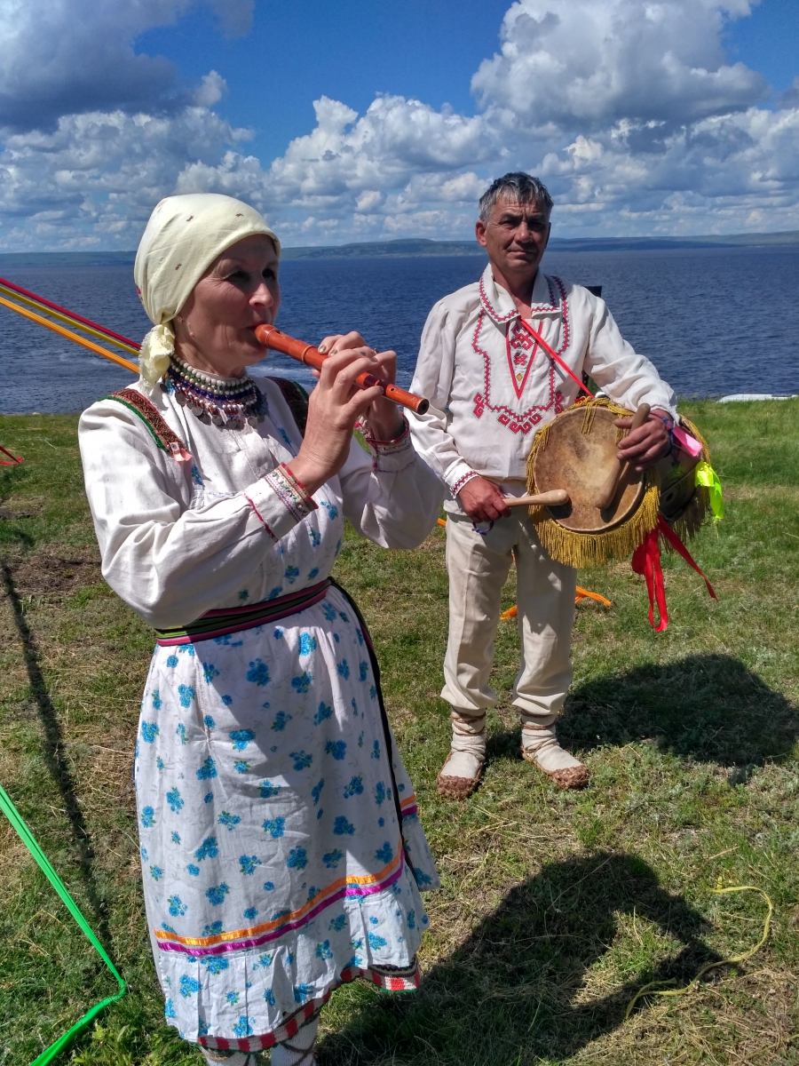 Инструмент в марийской деревне. Шиялтыш Марийский народный инструмент. Марийский музыкальный инструмент шиялтыш. Свирель шиялтыш. Тумыр Марийский народный инструмент.